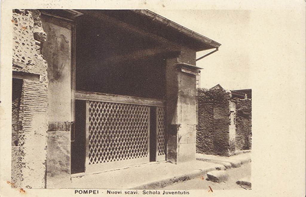 III.3.6 Pompeii. Old postcard, the date of the photograph is unknown. The post stamp is illegible. 
The author of message on the card however has dated the card as 19th September 1933.
Photo courtesy of Drew Baker.
