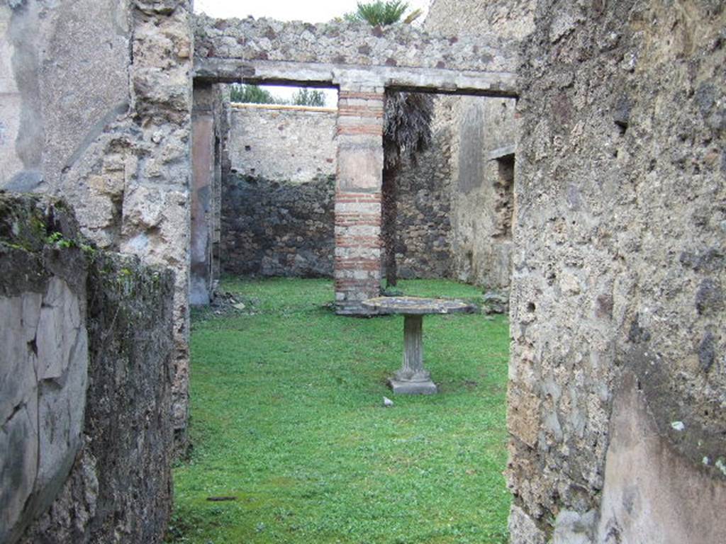 III.4.2  Pompeii.  December 2005.  Looking north to atrium from entrance.   