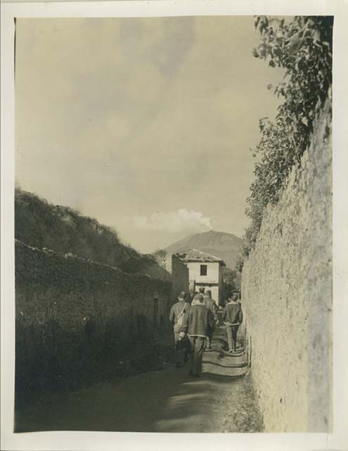III.4.3 Pompeii. 1943. Looking north from Vicolo di Octavius Quartio.  
Looking north towards Via dell’ Abbondanza, and III.4.2 (Casa del Moralista) on the opposite corner. Photo courtesy of Rick Bauer.


