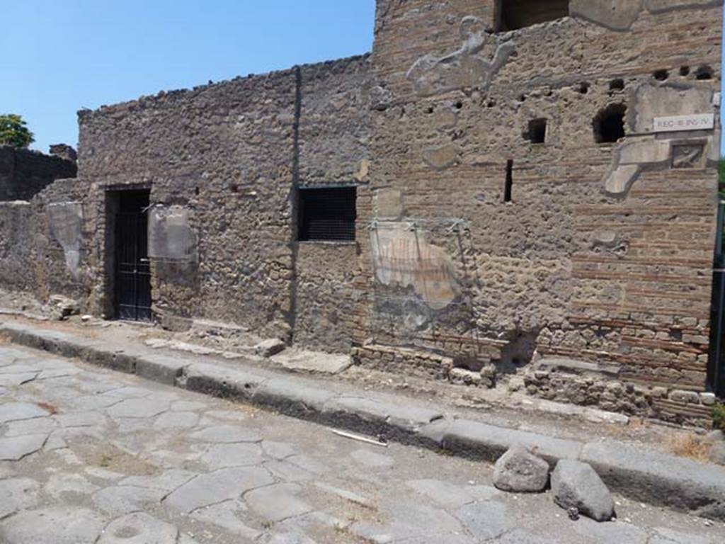 III.4.3 Pompeii. June 2012. Looking north-west along front façade on Via dell’Abbondanza.
Photo courtesy of Michael Binns.
