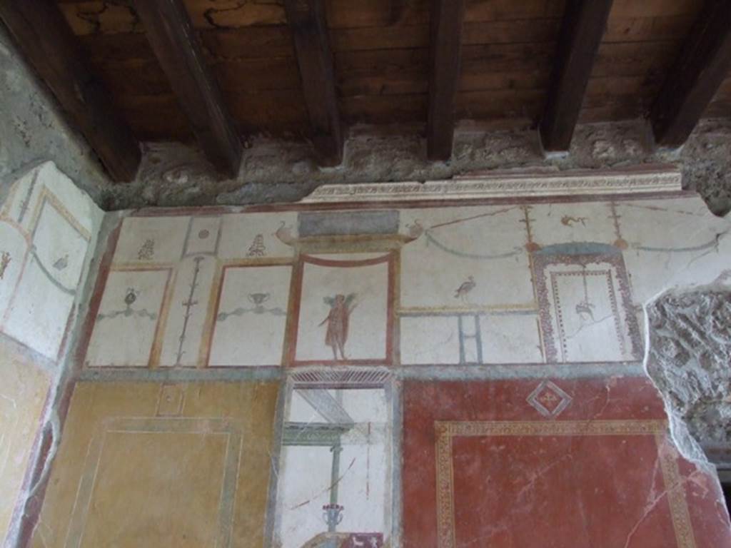 III.4.b. Pompeii.  March 2009.  Room 4.  Exedra.   Upper east wall.