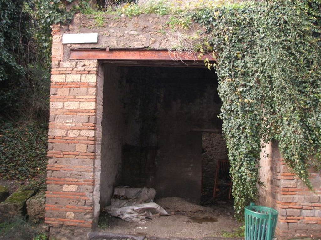 III.5.1 Pompeii. December 2004. Entrance.