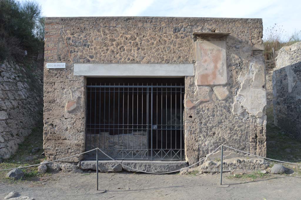 III.6.1 Pompeii. October 2017. Looking north to entrance doorway.
Foto Taylor Lauritsen, ERC Grant 681269 DÉCOR.

