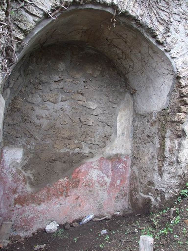 III.6.5 Pompeii. December 2007. Large niche or recess on west side of entrance corridor.