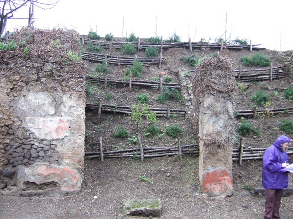 III.6.5 Pompeii. December 2005. Entrance doorway, left, with III.6.6, on right.