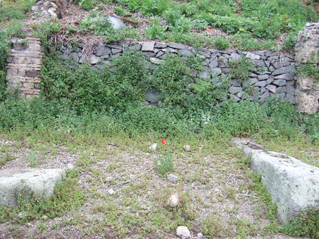 IV.2. Pompeii. May 2006.  Unnamed blocked vicolo.                           IV.3.a