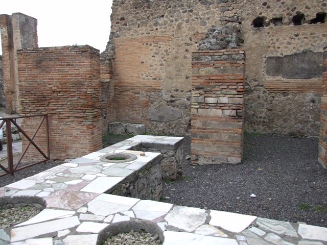 V.1.1 Pompeii. October 2020. Looking north towards doorways to rear rooms. Photo courtesy of Klaus Heese.