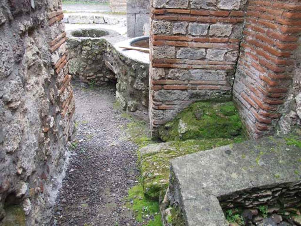 V.1.4 Pompeii. May 2010. Rear room, looking south through doorway to entrance.