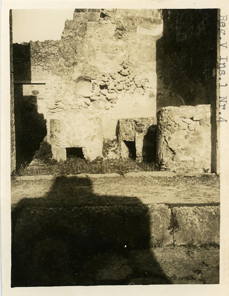 V.1.5, Pompeii, but numbered as V.1.4 on photo. Pre-1937-1939. Looking north to entrance on Via di Nola.
Photo courtesy of American Academy in Rome, Photographic Archive. Warsher collection no. 268.

