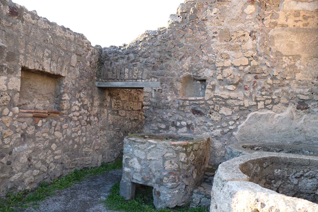 V.1.5 Pompeii. December 2018. Looking towards north-west corner, and doorway to rear room. Photo courtesy of Aude Durand.