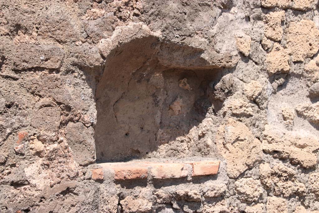 V.1.5 Pompeii. September 2021. Niche in north wall above boilers. Photo courtesy of Klaus Heese.