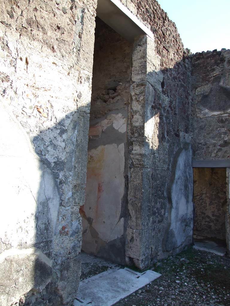 V.1.7 Pompeii. December 2007. Room 12 doorway to cubiculum.