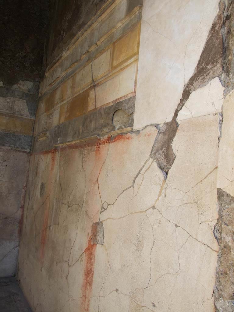 V.1.7 Pompeii. December 2007. Room 11 painted south wall of cubiculum.