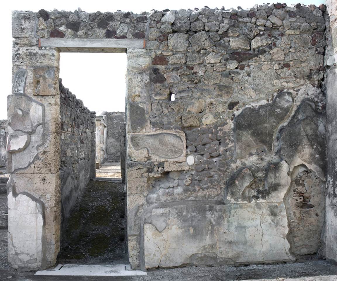 V.1.7 Pompeii. 1972. House of the Bull, second doorway, third room, right of atrium, W wall.  Photo courtesy of Anne Laidlaw.
American Academy in Rome, Photographic Archive. Laidlaw collection _P_72_8_24.
