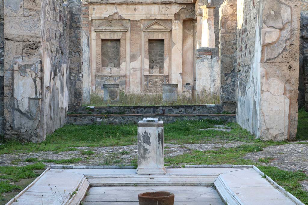 V.1.7 Pompeii. December 2018. Room 8, looking north across tablinum from atrium. Photo courtesy of Aude Durand.