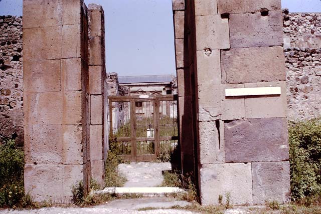 V.1.7 Pompeii. 1964. Looking north through entrance doorway. Photo by Stanley A. Jashemski.
Source: The Wilhelmina and Stanley A. Jashemski archive in the University of Maryland Library, Special Collections (See collection page) and made available under the Creative Commons Attribution-Non Commercial License v.4. See Licence and use details.
J64f1095
