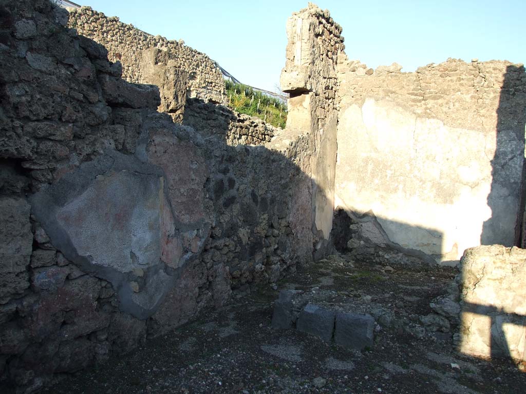 V.I.14 Pompeii. December 2006. North-east corner, with ruined wall separating cubiculum of V.1.15.