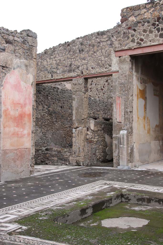 V.1.26 Pompeii.  May 2005.  Rooms on south side of atrium.