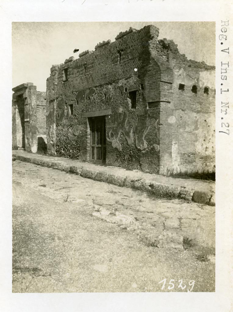 V.1.28 Pompeii but numbered as V.1.27 on photo. Pre-1937-39. 
Looking north-east along the east side of Via del Vesuvio.
Photo courtesy of American Academy in Rome, Photographic Archive. Warsher collection no. 1529.

