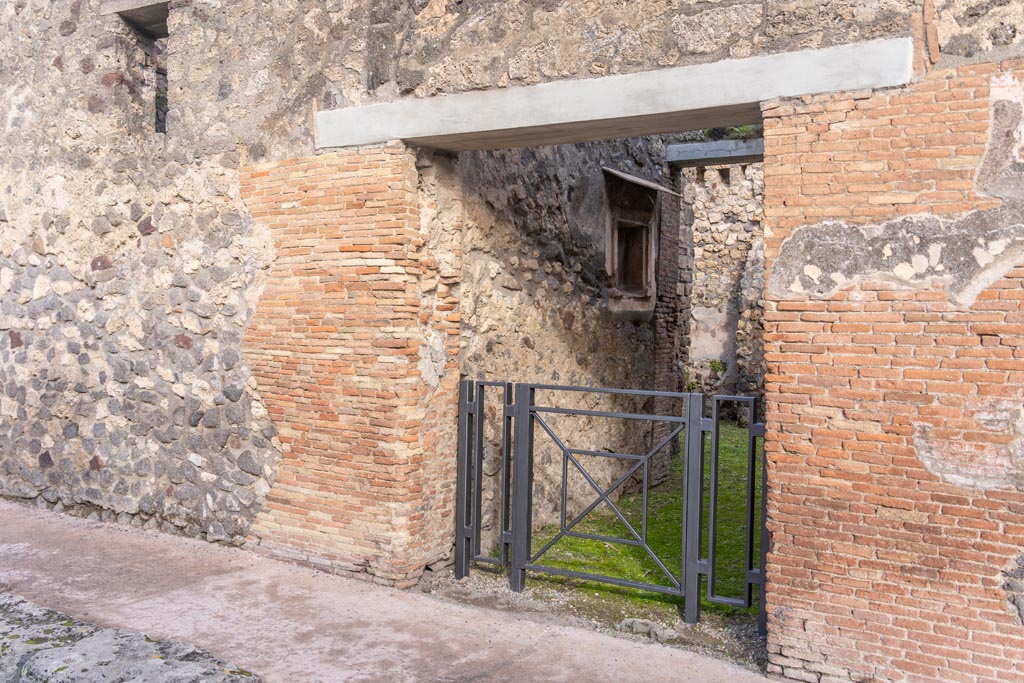 V.1.28 Pompeii. January 2024. Entrance doorway. Photo courtesy of Johannes Eber.
