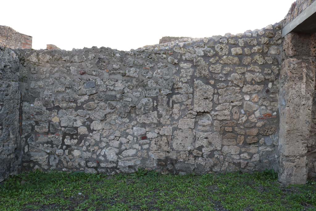 V.2.3, Pompeii. December 2018. 
Remaining niche/recess in west wall of caupona. Photo courtesy of Aude Durand.
