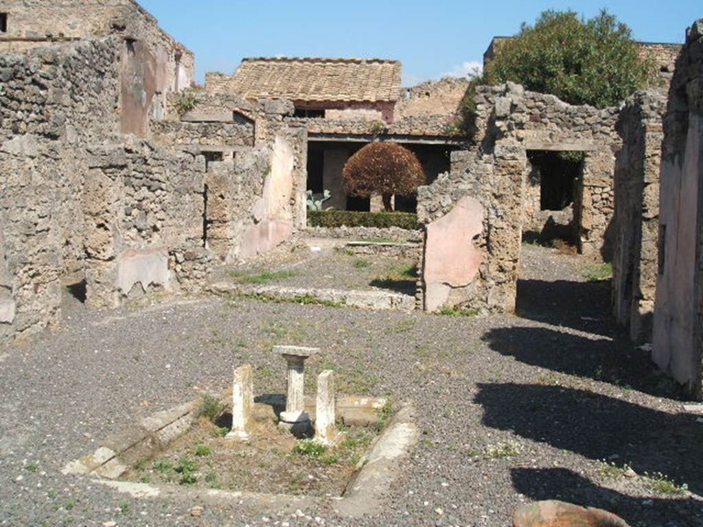 V.2.4 Pompeii. May 2005. Looking across atrium to room 5, the tablinum and to peristyle.