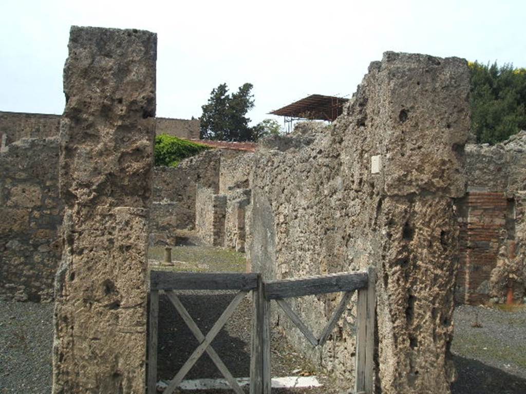 V.2.7 Pompeii. May 2005. 
Entrance doorway to a small vestibule, leading into a long entrance corridor which led into the wide atrium with impluvium. 
