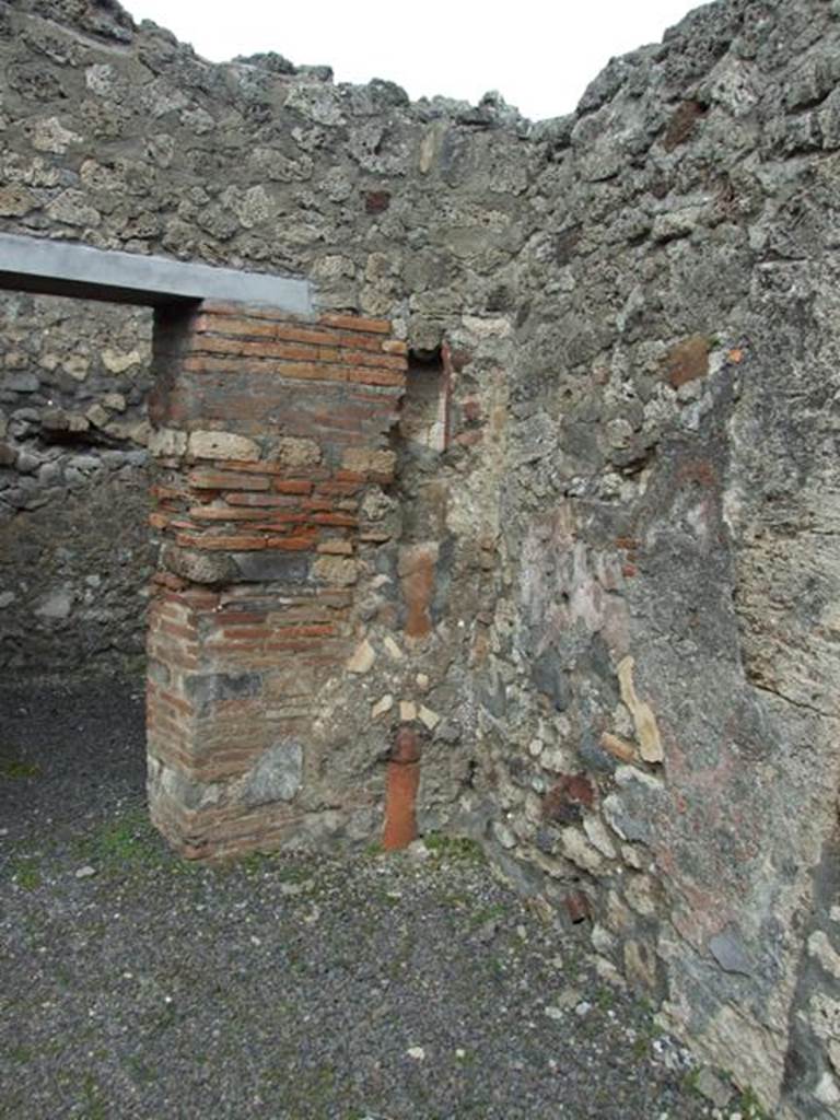 V.2.8 Pompeii. March 2009. Sill or threshold of shop.