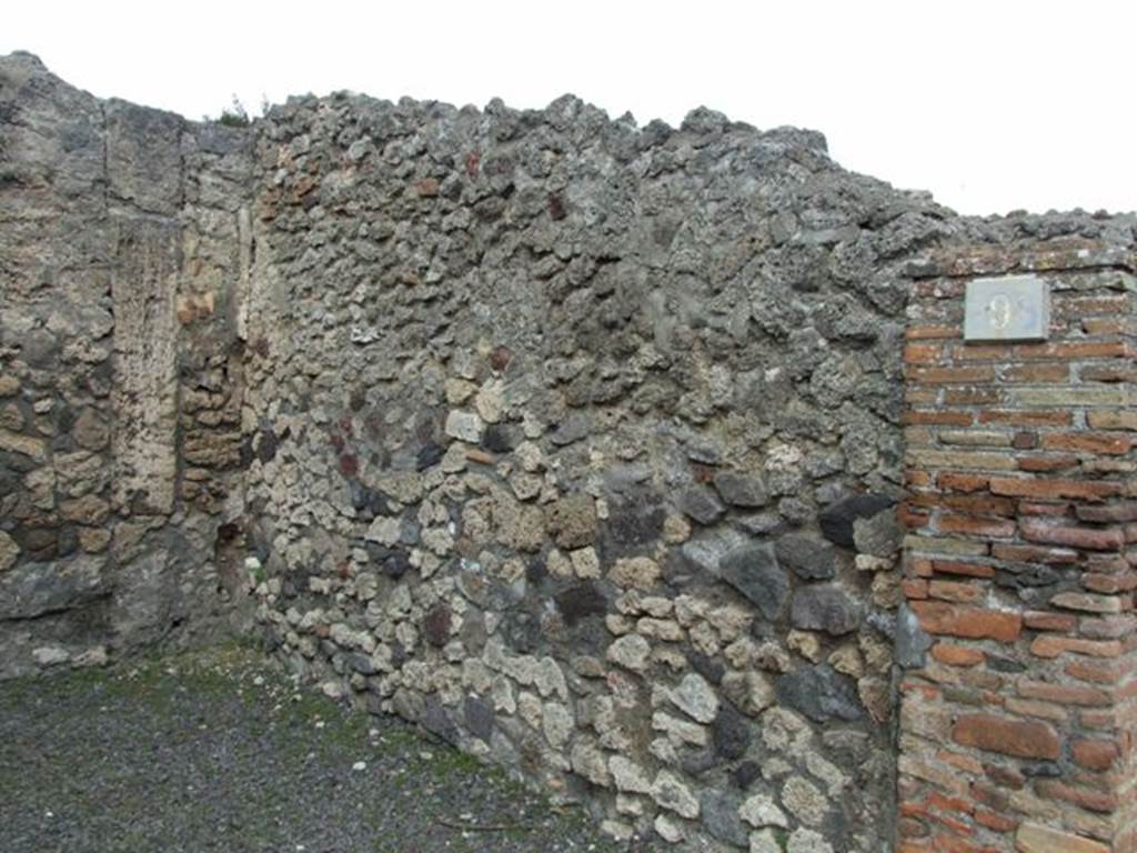 V.2.9 Pompeii. March 2009. East wall of shop.