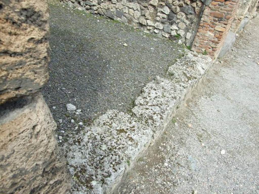 V.2.9 Pompeii. March 2009. Threshold or sill.