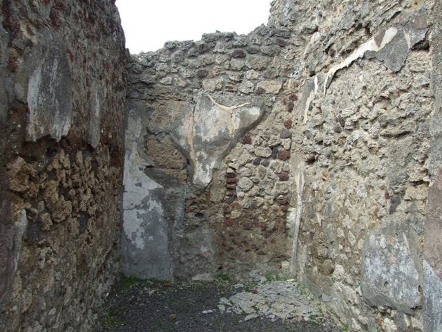 V.2.12 Pompeii. March 2009. Threshold or sill of shop area.