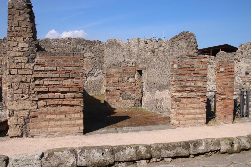 V.2.17 Pompeii. October 2022. Entrance doorway on north side of Via di Nola. Photo courtesy of Klaus Heese.