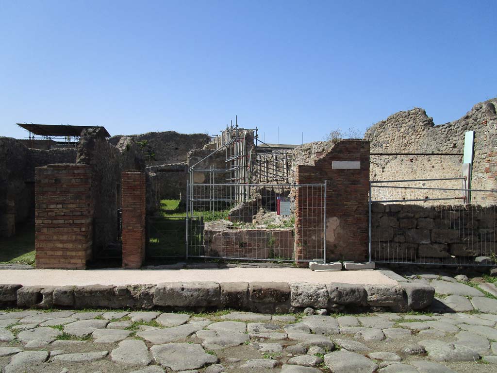 V.2.19 Pompeii. April 2019. Looking towards entrance doorway on north side of Via di Nola.
On the right, the vicolo is no longer fully blocked, has been excavated and is now known as Vicolo c.d. dei balconi.
Photo courtesy of Rick Bauer.
