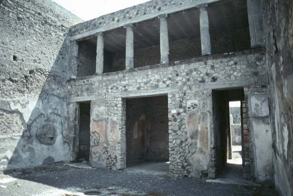 V.2.h Pompeii. Old undated postcard. Upper floor with columns, looking south across atrium.