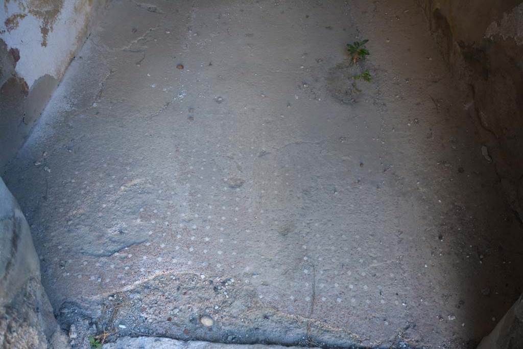 V.2.h Pompeii. 2002. Doorway to tablinum ‘f’ on south side of atrium ‘d’.