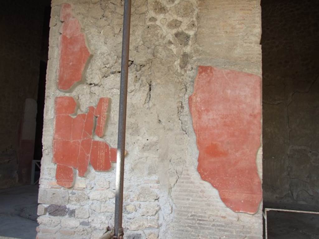 V.2.i Pompeii.  December 2007.  Plaster on north wall of peristyle between room 24 and room 7.