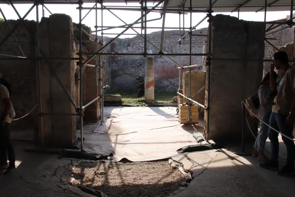 V.2.Pompeii. Casa di Orione. September 2021. 
Looking towards north-west corner and north wall, from east side of atrium. Photo courtesy of Klaus Heese.
