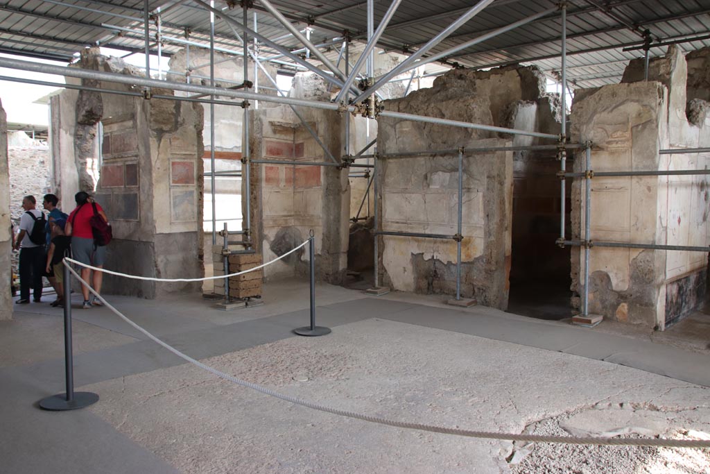V.2.Pompeii. Casa di Orione. September 2021. 
Room 17, looking towards south wall of kitchen. Photo courtesy of Klaus Heese.
