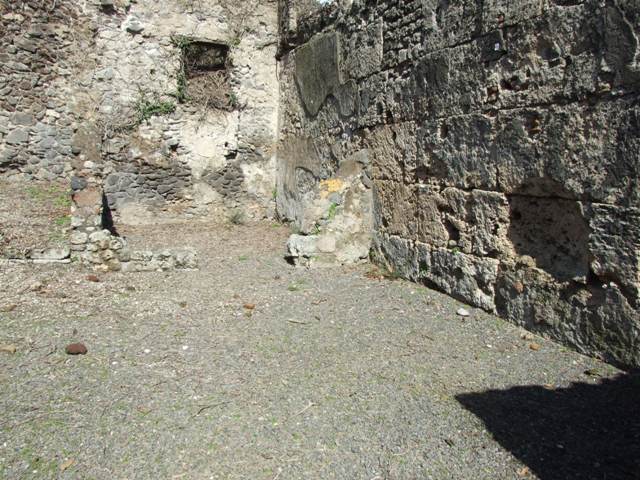 V.3.2 Pompeii.  March 2009. East wall. According to Liselotte Eschebach, on the right side (east) were the stairs to the upper floor and a lararium.
See Eschebach, L., 1993. Gebäudeverzeichnis und Stadtplan der antiken Stadt Pompeji. Köln: Böhlau. (p. 137)
