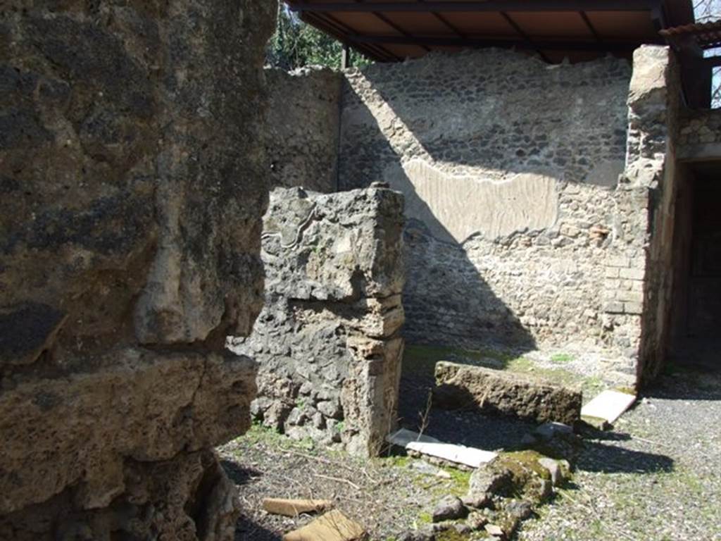 V.3.4 Pompeii. March 2009. Room on west side of portico, with small joining door to another room.
