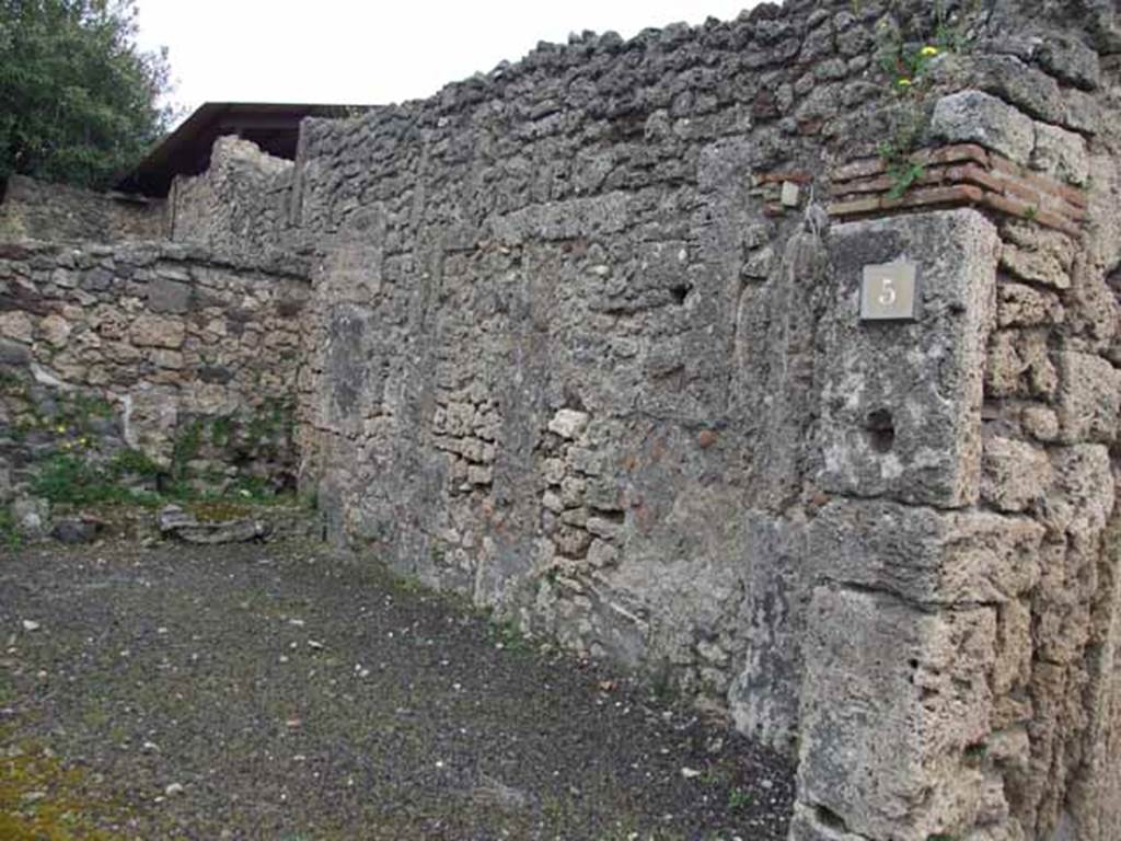 V.3.5 Pompeii. May 2010. East wall.