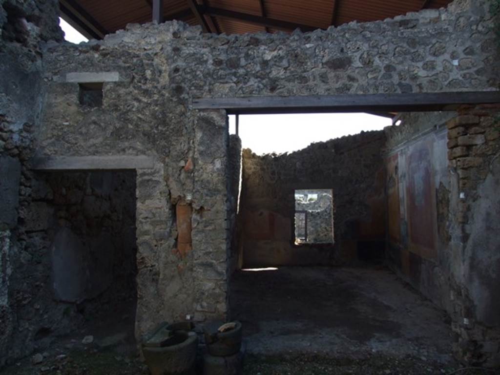 V.3.6 Pompeii. March 2009.  Garden area.  Looking south to Doorway to Corridor, and Doorway to Triclinium.