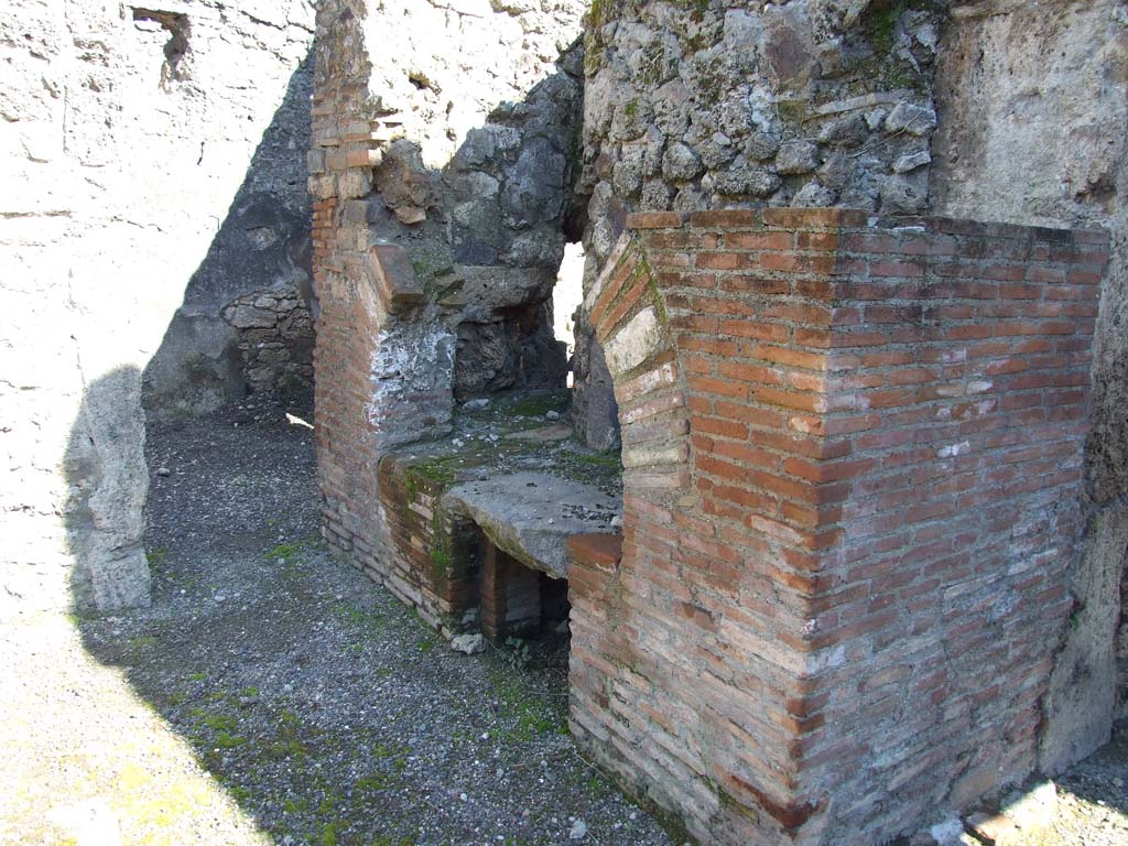 V.3.8 Pompeii. March 2009. Atrium bakery area with oven in south-east corner.