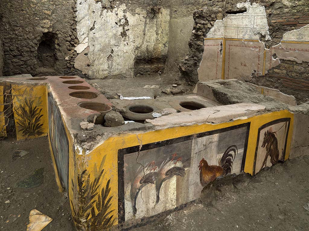 V.3 Pompeii, Thermopolium with painting of nereid. September 2021. 
Detail of painted dead birds on west side of counter in bar-room. Photo courtesy of Klaus Heese.

V.3 Pompeii, Thermopolium with painting of nereid. September 2021. 
Detail of painted dead ducks on west side of counter in bar-room. Photo courtesy of Klaus Heese.

