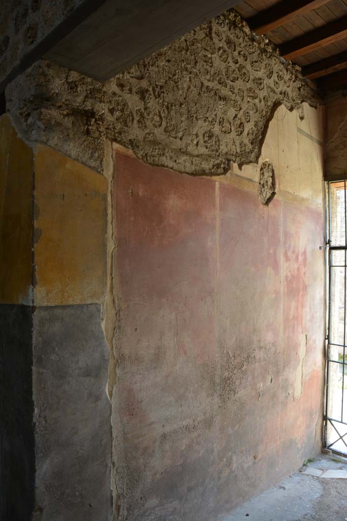 V.4.a Pompeii. March 2018. Looking west along south wall of entrance corridor/fauces.   
Foto Annette Haug, ERC Grant 681269 DÉCOR
