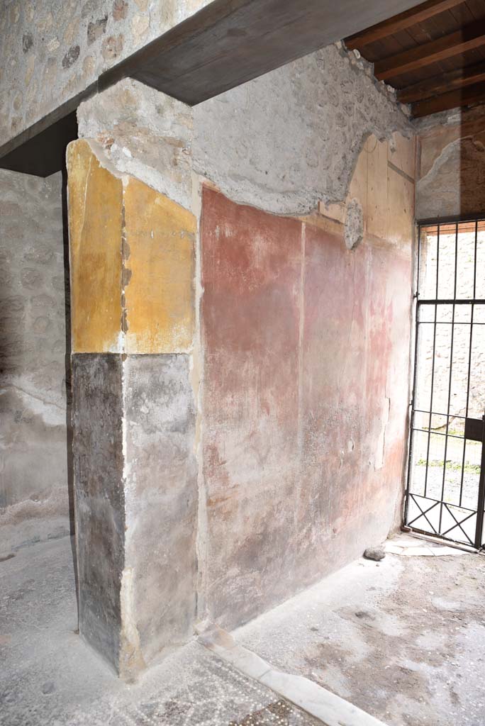 V.4.a Pompeii. March 2018. Looking towards upper west end of south wall of entrance corridor/fauces.   
Foto Annette Haug, ERC Grant 681269 DÉCOR

