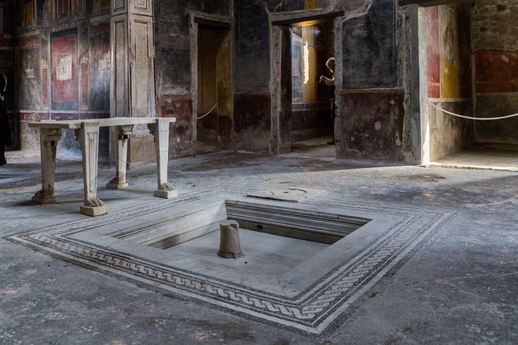V.4.a Pompeii. January 2023. Room ‘b’, looking south-east across impluvium in atrium. Photo courtesy of Johannes Eber.