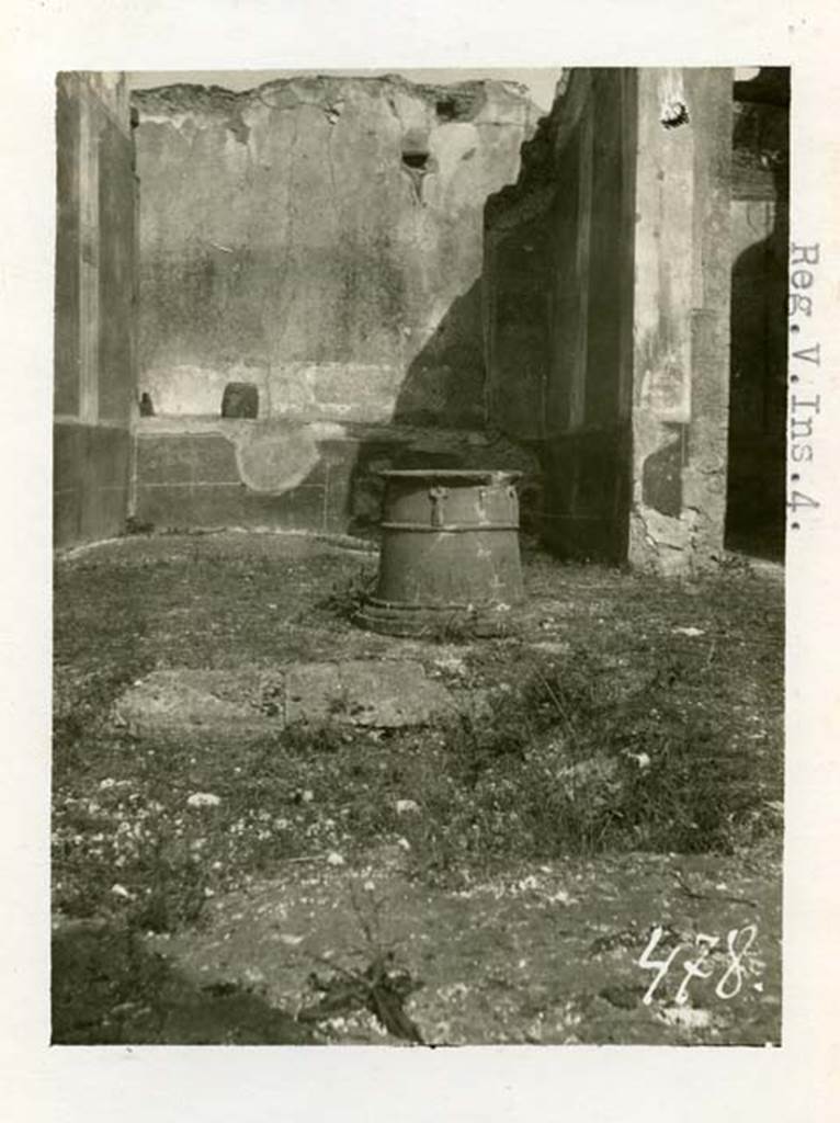 V.4.c. Pompeii, but shown as V.4.10 on photo. 1937-1939. Room G, tablinum on east side of atrium B. Photo courtesy of American Academy in Rome, Photographic Archive.  Warsher collection no. 478a.
