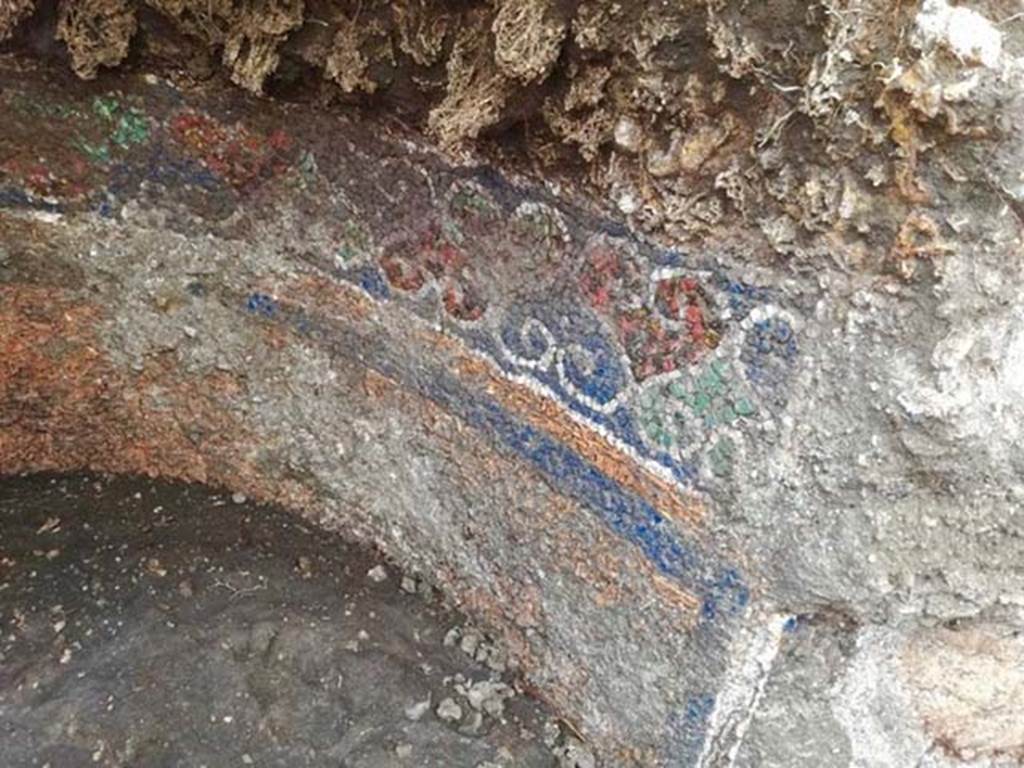 V.6.7 Pompeii. August 2018. Mosaic design on the upper part of a fountain / nymphaeum.
Photograph © Parco Archeologico di Pompei.
