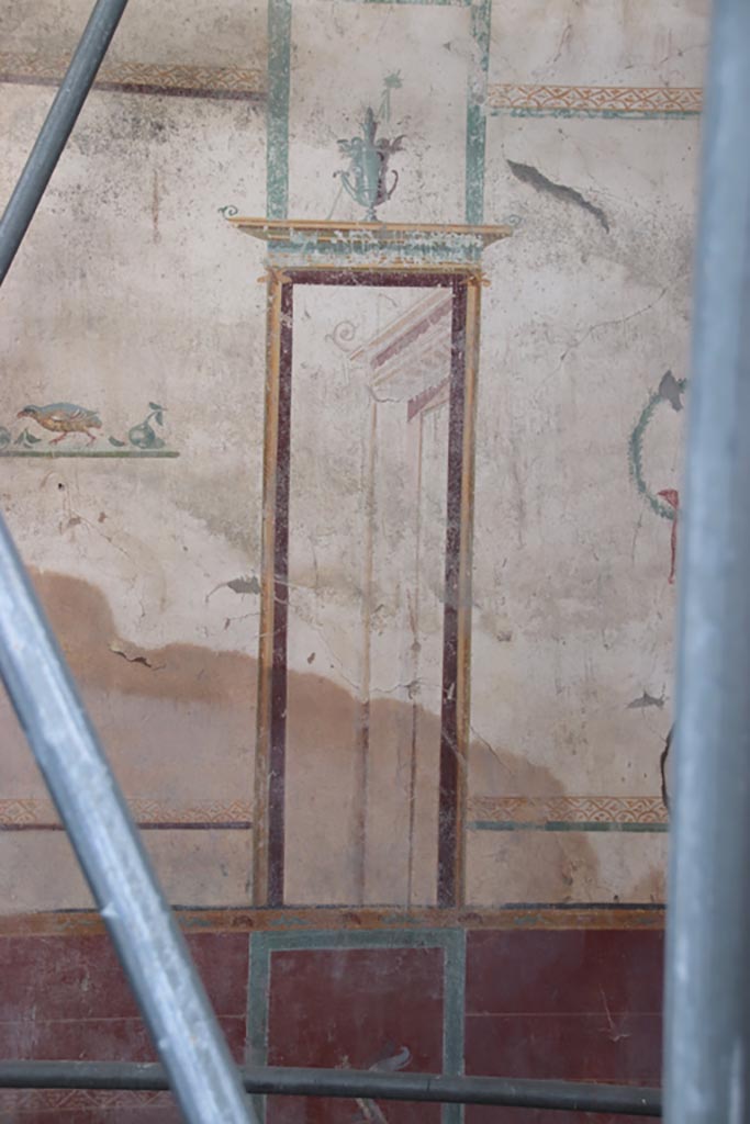 V.7.6 Pompeii. October 2023. 
Painted decoration on south side of central panel on east wall. Photo courtesy of Klaus Heese. 
